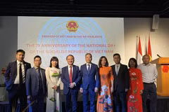 Vietnamese Ambassador Ngo Huong Nam and the embassy's staff at the event. (Photo: VNA)