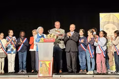 At the title handover ceremony (Photo: VNA)