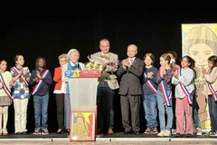 At the title handover ceremony (Photo: VNA)