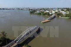 Towboat owner, driver in Ghenh Bridge collapse prosecuted