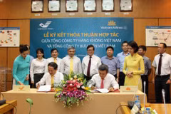 Vietnam Airlines, Vietnam Post sign cooperation deal