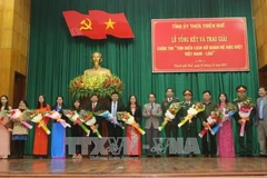 Thua Thien-Hue: winners of Vietnam-Laos ties contest honoured 