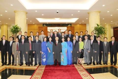 Party chief meets heads of Vietnam’s overseas rep offices