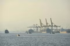 Vessel sinks off Malaysian coast, crewmembers missing