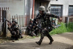 US helps Philippines fight militant groups in Marawi