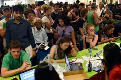 Vietnamese embassy helps get tourists out of Bali