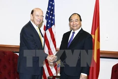 PM Nguyen Xuan Phuc greets US Secretary of Commerce