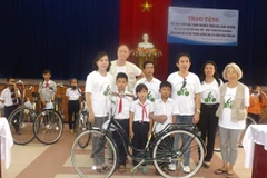 Japan-Vietnam Friendship Association donates bicycles to poor kids