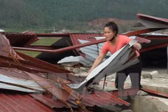 Hanoi aids storm victims in central region 