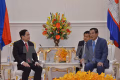 Cambodian leaders receive visiting Vietnam Fatherland Front President