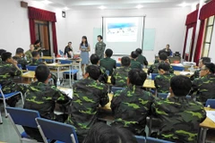 Vietnamese officers, nurses update about first aid