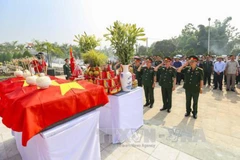 Dien Bien repatriates remains of voluntary soldiers from Laos 