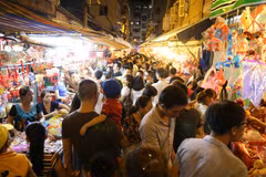Glowing lanterns signal start of Mid-Autumn Festival