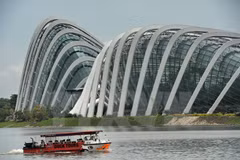 Singapore tourism posts record international arrivals in 2016