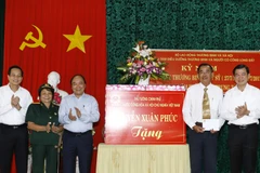 PM Nguyen Xuan Phuc visits war invalids in Ba Ria-Vung Tau