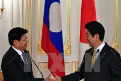 Japanese, Lao PMs hold talks on joint development plan
