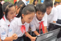 Official: Children need safe internet environment