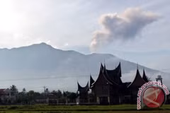 Indonesia: Marapi volcano in West Sumatra erupts