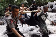 Flash flood, traffic accident take toll on Indonesia