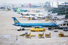 Airlines resume flights to airports in central region