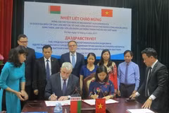 Labour unions of Hanoi, Belarus city strengthen cooperation