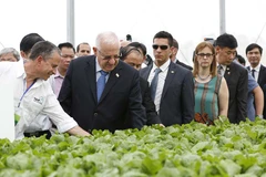 Israeli president visits hi-tech VinEco Tam Dao project