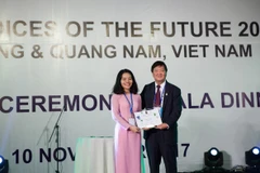 Vietnamese student receives APEC 2017 VOF’s leadership award