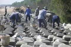 Tien Giang spends big to reinforce Go Cong sea dike