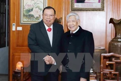 Lao leader visits former Vietnamese Party chiefs 