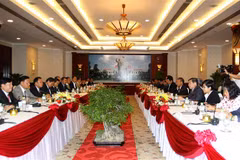 HCM City, central Lao provinces boost cooperation