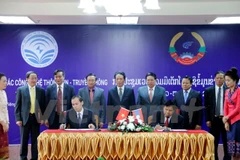 Vietnam-Laos ICT cooperation forum held in Vientiane