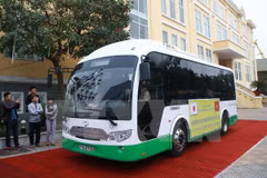 Hai Phong to pilot solar-powered buses on Cat Ba Island