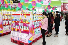 Gift market bursting ahead of Vietnamese Women’s Day