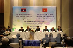 Decisive factors to sustainable development in Vietnam, Laos discussed