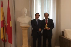 Hanoi’s front officials visit Switzerland and Spain