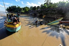 Philippines: Four killed, 11 missing in ferry capsize