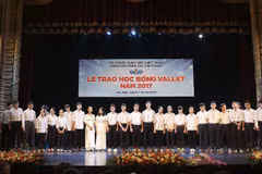 Scholarships presented to poor students ahead of new school year