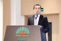 Deputy Minister of Health Tran Van Thuan speaks at the conference. (Photo: VietnamPlus)