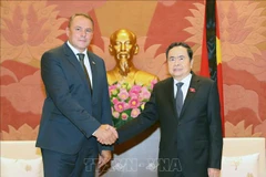 National Assembly Chairman Tran Thanh Man (R) and Tolstoy Petr Olegovich, Deputy Chairman of Russia’s State Duma (lower house) at their meeting in Hanoi on July 25. (Photo: VNA)