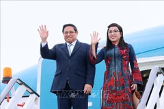 Prime Minister Pham Minh Chinh (L) and his spouse (Photo: VNA)