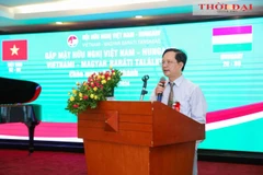 Chairman of the Vietnam-Hungary Friendship Association Vu Hoang Linh speaks at the event. (Photo: baoquocte.vn)