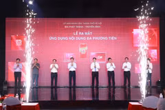 At the launch ceremony of the application Hanoi On on July 10. (Photo: VNA)