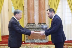 President To Lam (L) and Nicaraguan Ambassador Mario Jose Armengol Campos at the event in Hanoi on June 21. (Photo: VNA)