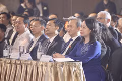 Vice State President Vo Thi Anh Xuan (1st from right) attends the opening ceremony of the 2nd Da Nang Asian Film Festival on July 2 evening. (Photo: VNA)