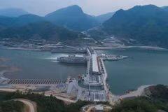 Vietnam invests over 815 million USD in hydropower, mining in Lao province