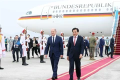 German Chancellor begins official visit to Vietnam