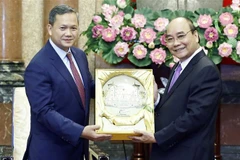 President receives Cambodian high-ranking military officer