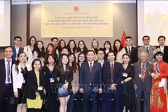 NA Chairman meets Vietnamese community in New Zealand 