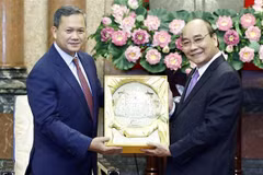 President receives Cambodian high-ranking military officer