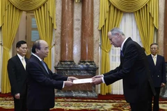 President meets ambassadors of Kuwait, Israel
